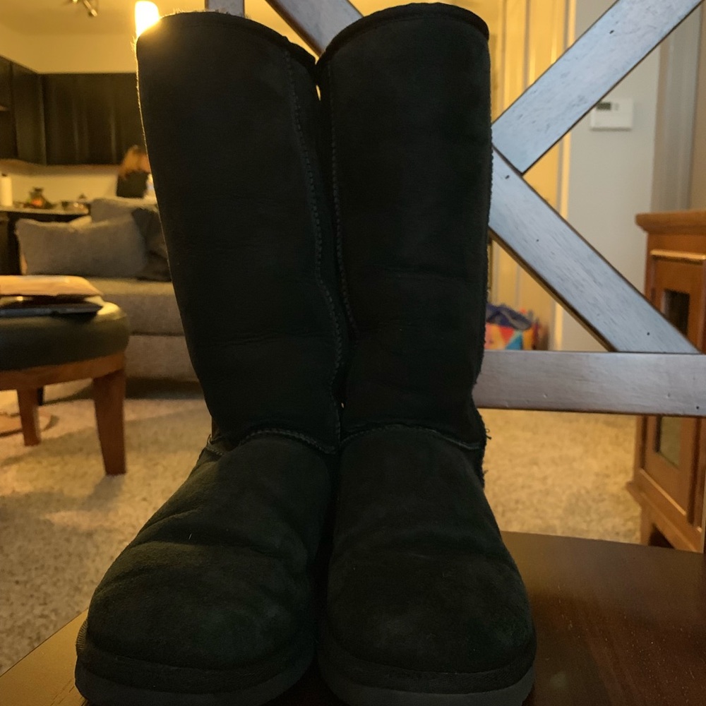 Used Tall Black Uggs